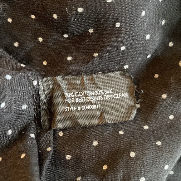 Club Monaco ladies blouse in black with white polkadots. Size extra small - Picture 5 of 7